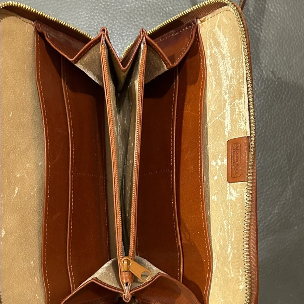 Vintage Dooney & Bourke All-Weather Leather Zip Along Crossbody Wallet - Picture 11 of 16